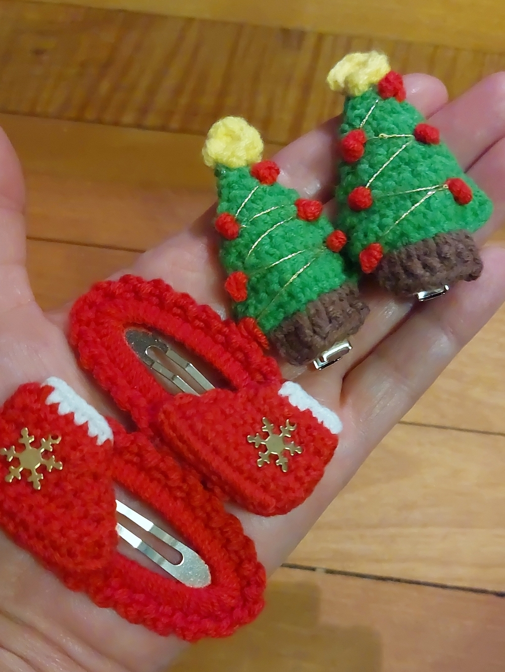 2 Pairs Handmade Crochet Christmas Hair Clips – Snowflake Stocking & Tree Lot